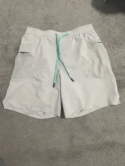 Excellent condition. No flaws. Light grey. Medium. Only worn a few times. Smoke / pet free.