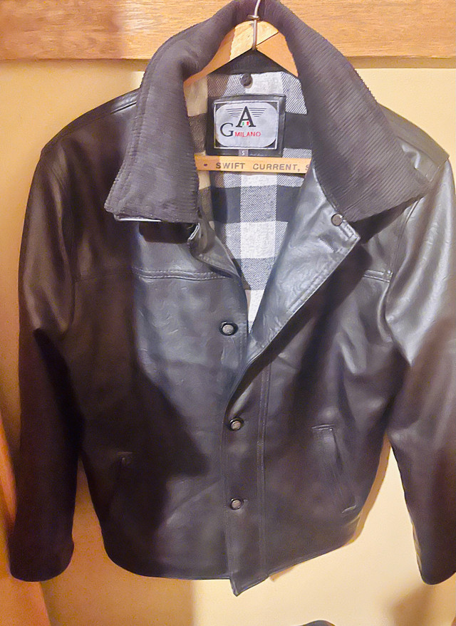 Jackets small size  in Women's - Tops & Outerwear in Regina - Image 4