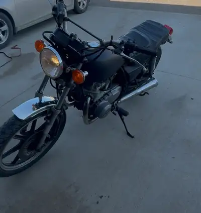 1982 kz440. Runs and drives. New battery. Seat is rough and lights are missing from the rear.