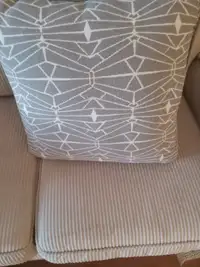 decor pillows-like new condition