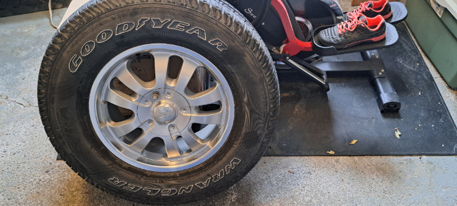 Goodyear Tire on Aluminum Rim 17" in Tires & Rims in Ottawa