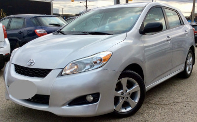 2014 TOYOTA MATRIX SILVER VERY LOW KM SUNROOF 4 NEW TIRES