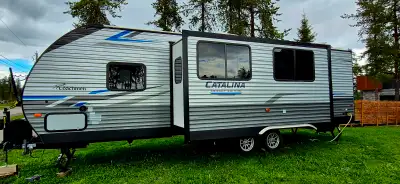 Roulotte à vendre toute équipée, 31 pieds. ne reste qu'à y mettre vos valises! Roulotte 2021 toujour...