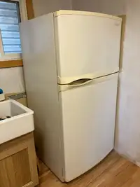 Large capacity kitchenaid 33” fridge. Perfect working condition
