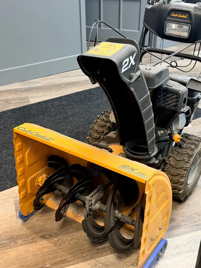 Cub Cadet Snowblower in Snowblowers in City of Montréal - Image 3