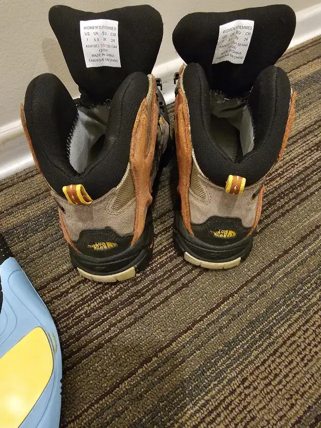 The North Face Dhaulagiri GTX Women's sz 7 in Women's - Shoes in Edmonton - Image 8