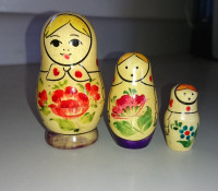 Vintage Russian Miniature Nesting Dolls - set of 3