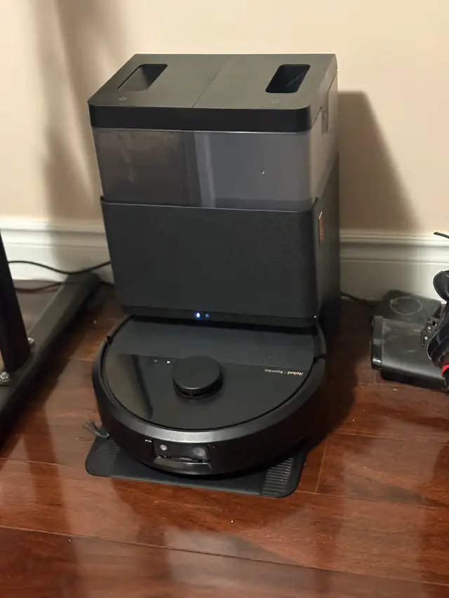 Roomba 505 Robot Vacuum and Mop in Vacuums in City of Toronto - Image 5