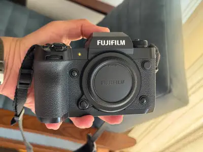 Fujifilm X-H2 Mirrorless Camera + Accesories (mint/like new), View more
