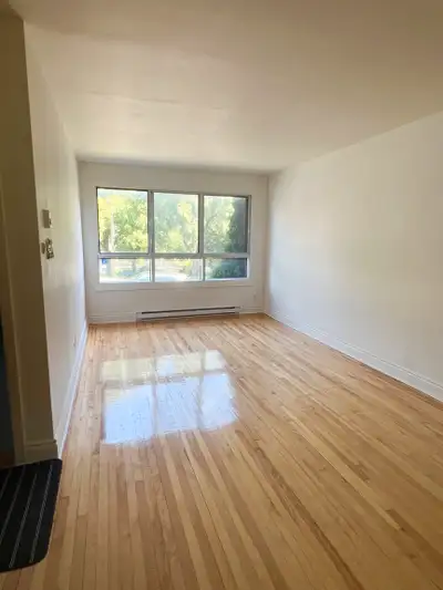 NDG apartment(2 mins to Loyola Campus/1 min to public transport)