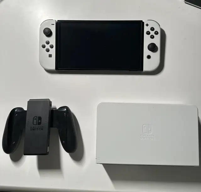 Nintendo Switch OLED in Nintendo Switch in City of Montréal - Image 2