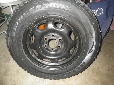 4 - 17 INCH FORD F150 STELL RIMS WITH TPS THEY ARE OFF OF A 2013 FORD TRUCK TIRES ARE DONE