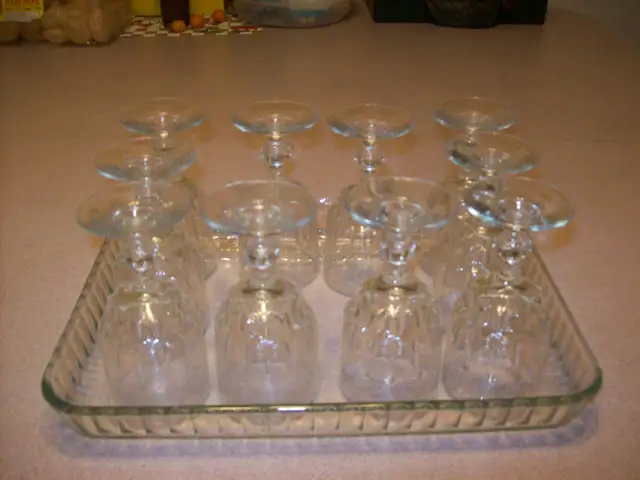 article de cuisine en cristal,plat hors d,oueuvre,vases,beurrier in Kitchen & Dining Wares in Laval / North Shore - Image 8