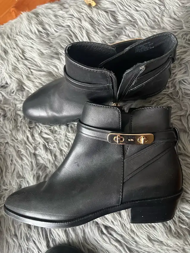 Women’s coach leather boots 7.5new in Women's - Shoes in London - Image 2