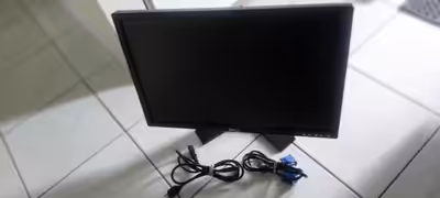 - in good condition - VGA, DVI outputs - included power + VGA cables - Pick up in Orleans (Convent G...