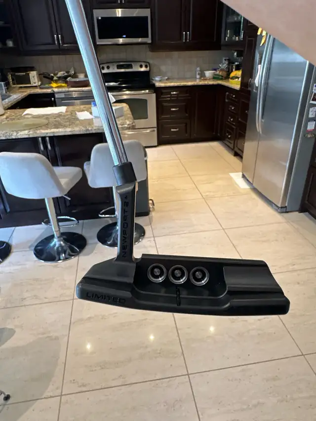 Scotty Cameron Special Select Jet Set Newport Limited putter in Golf in Markham / York Region - Image 4