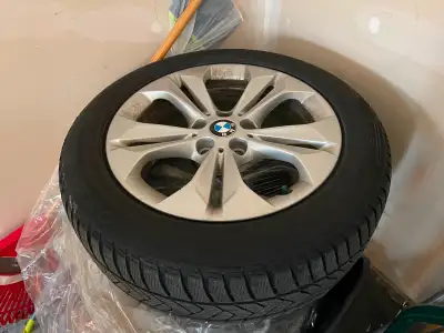 BMW X1 run flat Pirelli snow tires with alloy 17'' rim; 225/55 R17 97H M+S