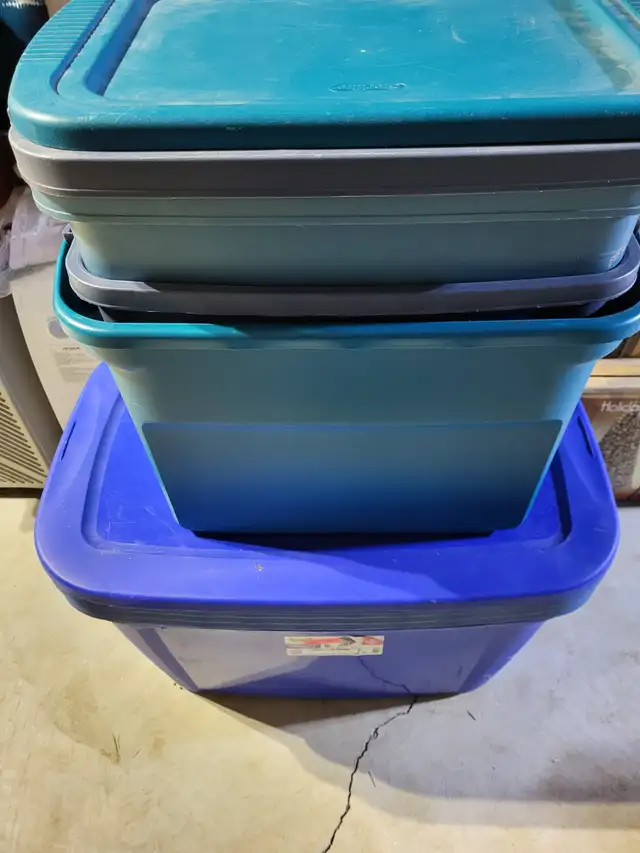 $6.00 each -35 Totes (200.00 if you take them all) in Other in London - Image 8
