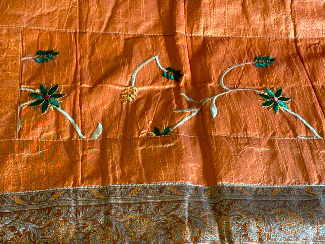 Silk Embroidered  Double/Queen set in Bedding in Markham / York Region - Image 4