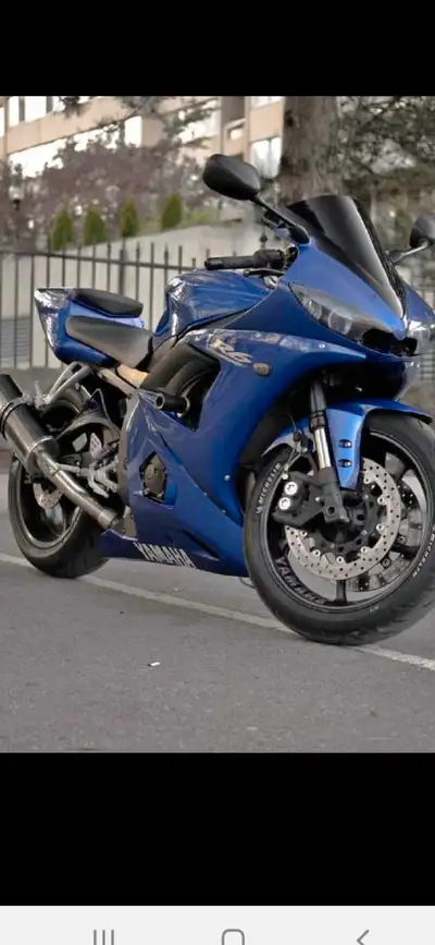 Selling 2005 Yamaha r6 Delta box 3 good condition 80.000km $ 4.300 or best offer .any questions call...