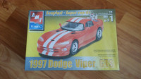 New Sealed AMT 1997 Dodge Viper GTS Snapfast Kit 1/25 Scale