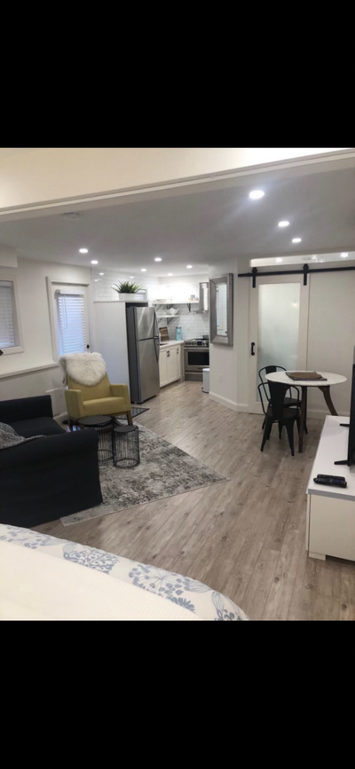 Bachelor, Fully furnished including heat, power, hot water,internet, cable, air conditioning, washer...