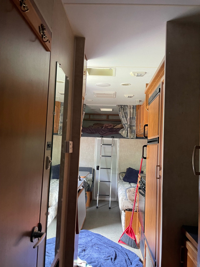 2006 gearbox toy hauler in Travel Trailers & Campers in Calgary - Image 2