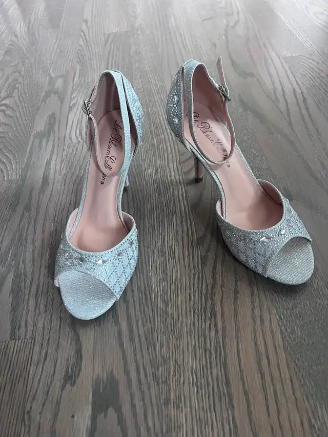 Sparkly studded gems high heels size 7.5 in Women's - Shoes in Calgary - Image 3