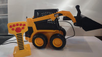 Caterpillar CAT Front End Loader Yellow Truck Toy State R/C  Mov