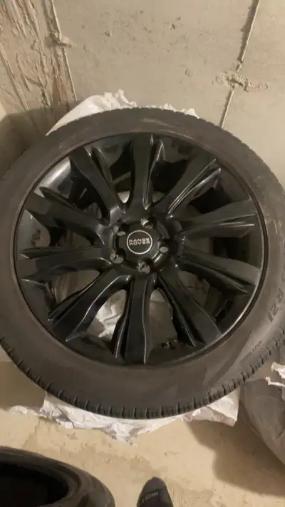 full set of genuine 21-inch Range Rover Sport Autobiography rims paired with 4× 21-inch Pirelli Scor...
