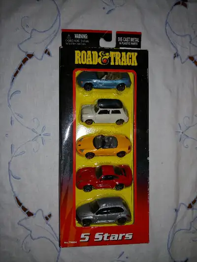 Road & Track 5 Stars diecast machines, still in the original box. Five cars, hardtops and convertibl...