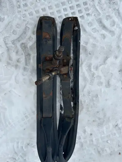 Set of Skidoo elan skis that came off of a 1975 but will fit 73 and newer with the spindles that are...