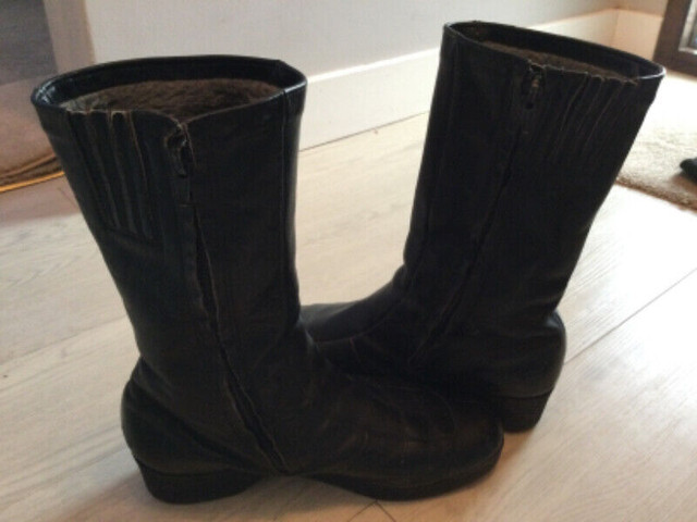 ‘Contura’ Lined Zippered Leather Boots, size 8.5. in Women's - Shoes in Calgary - Image 4