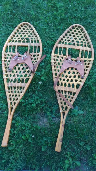 raquettes à neige en babiche $10, View more
