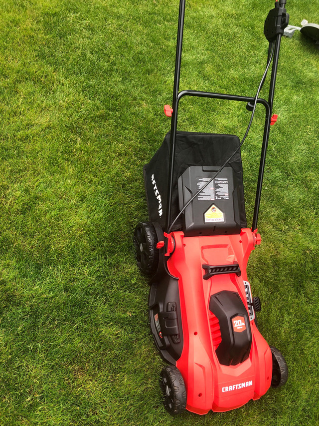 CRAFTSMAN LAWNMOWER. in Lawnmowers & Leaf Blowers in Kitchener / Waterloo - Image 3