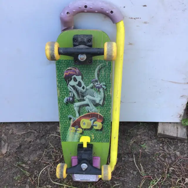Scateboard with handle -  good solid condition in Other in Oakville / Halton Region - Image 3