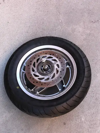 Roue et pneu avant Honda Reflex front wheel and tire ✅ Si l’annonce est visible, c’est disponible, m...