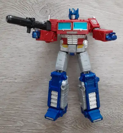 Transformers WFC Earthrise Optimus Prime, View more