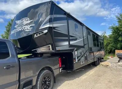 2020 seismic 4113 toy hauler Serious inquiries only please You can check out layout online / and on...
