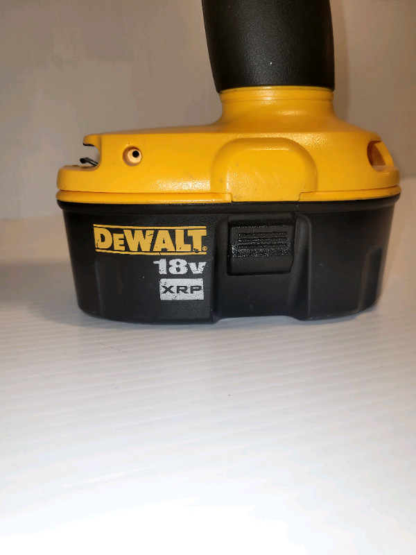 DeWalt  DC759 18V Cordless Drill Driver W/ XPR Battery & Charger dans Outils électriques  à Ville de Montréal - Image 4