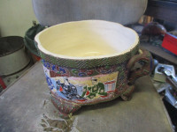 EARLY JAPAN ASIAN POTTERY 4 LEG CENTER TABLE BOWL $40. VINTAGE