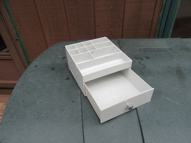 JEWELRY STANDS / STORAGE BOX in Other in Bedford - Image 4