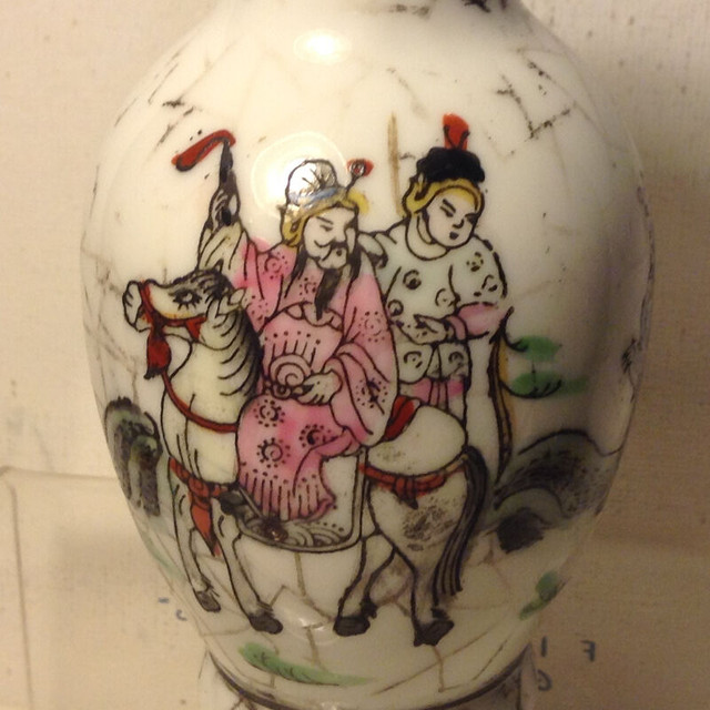 Antique Small Chinese Porcelain Vase Chenghua Nian Zhi (Chenghua in Arts & Collectibles in Vancouver - Image 2