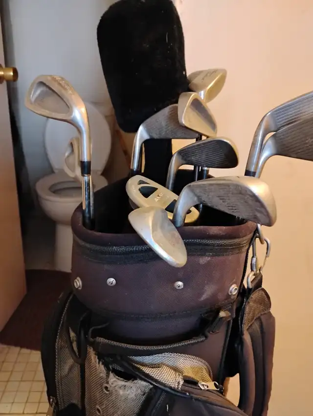 Men's Titleist Right Handed Golf Clubs in Golf in City of Toronto - Image 5