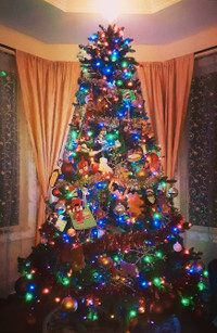 8' CHRISTMAS TREE W/ COLORFUL LED LIGHTS ($1000 RETAIL)