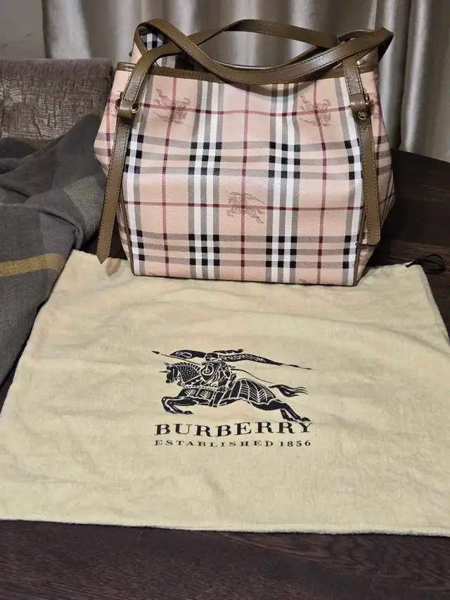 Burberry Trench Coat, Handbag, Scarf, and Heels Set in Multi-item in Mississauga / Peel Region - Image 5