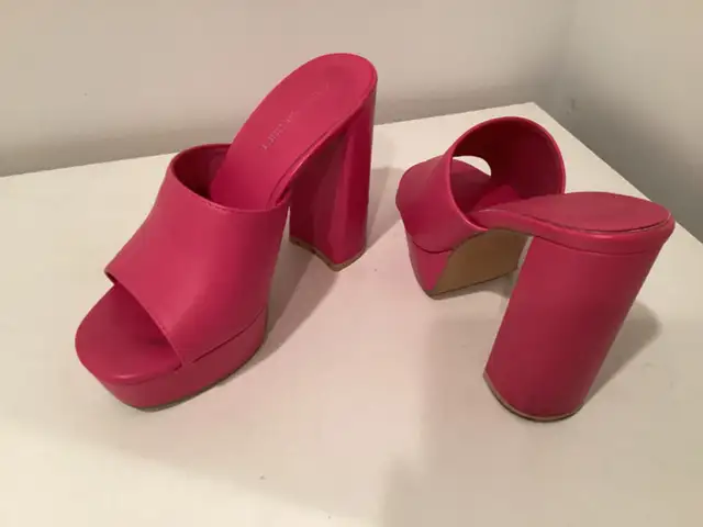 CHAUSSURES FEMME POINTURE 6 SIZE WOMEN SHOES in Women's - Shoes in City of Montréal - Image 3