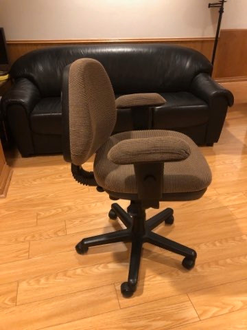 Office Chair in Chairs & Recliners in Markham / York Region - Image 4