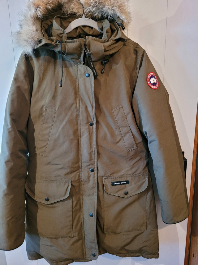 Women's Canada Goose mid length coat  XL  in Women's - Tops & Outerwear in City of Toronto - Image 2