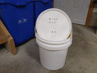 White 5 gallons  plastic buckets with lids in Hamilton